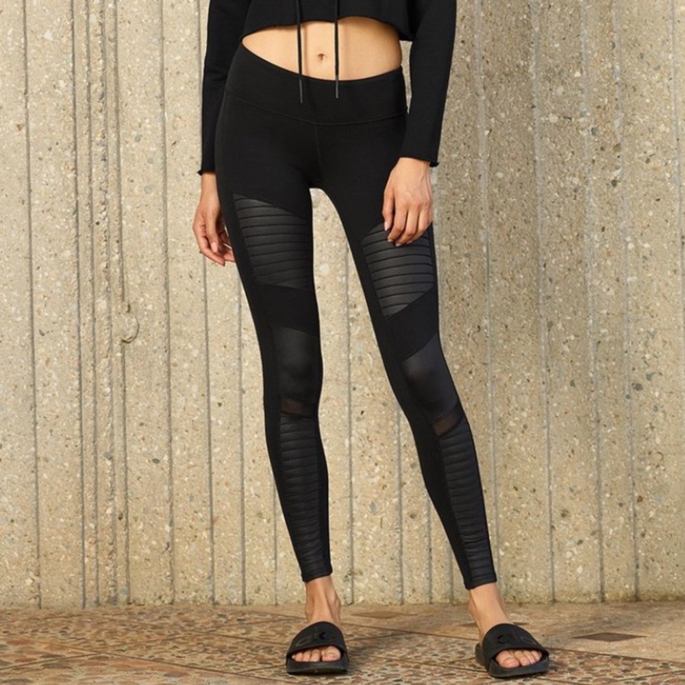 Alo moto-inspired yoga pants in black size small